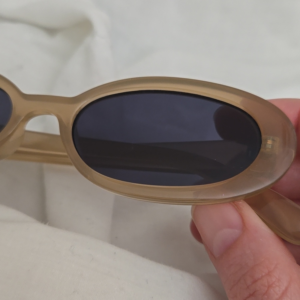 Oval Beige Sunglasses As Seen On Gigi Hadid Y2K Supermodel Festival New As Is - Picture 10 of 15